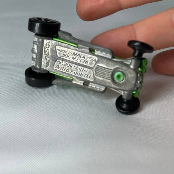 Hot Wheels Astro Funk 2011 Green Race Concept Car Mattel 1:64 Diecast Used - Picture 7 of 7